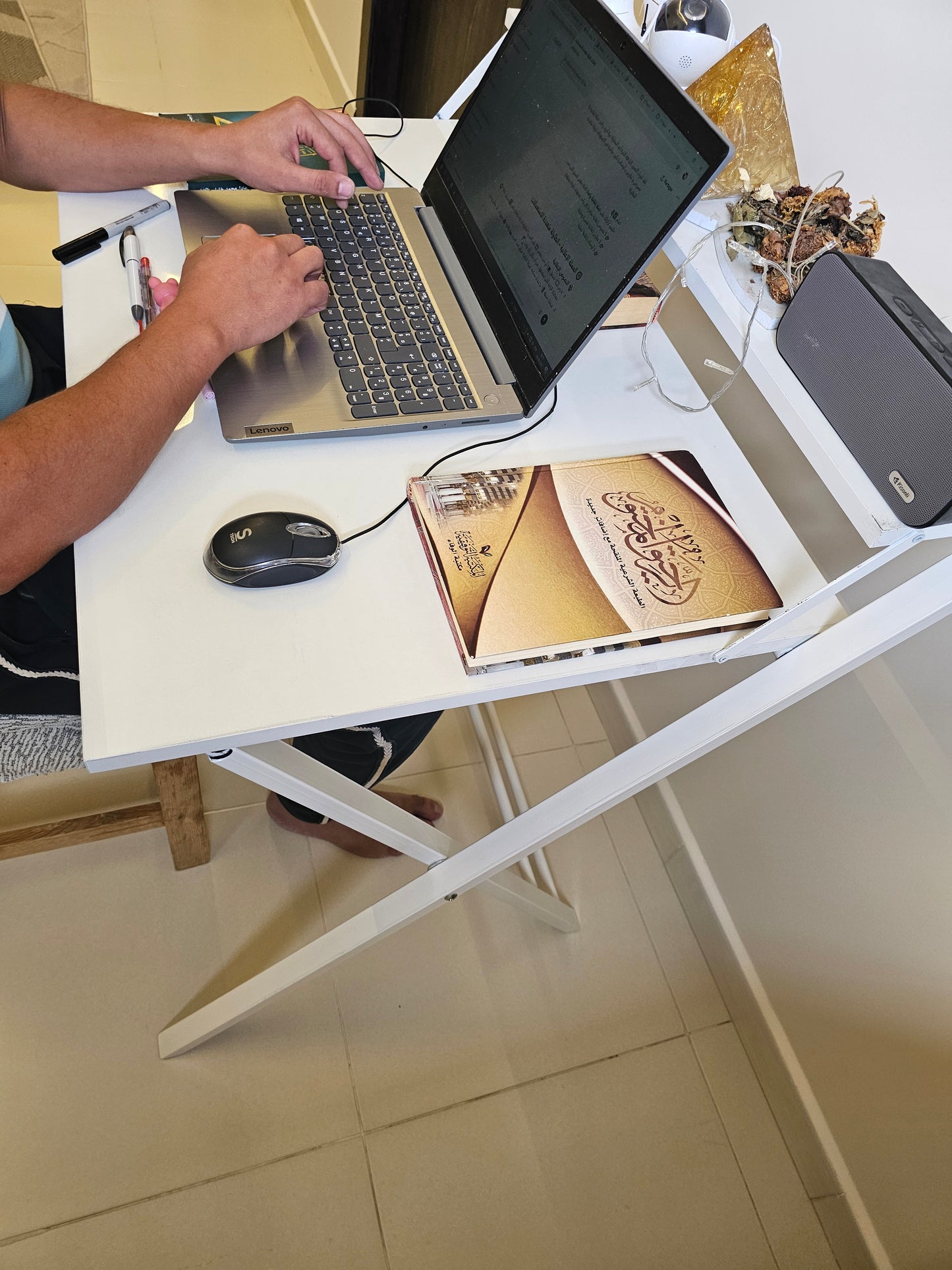 مكتب قابل للطي متين عملي و أنيق Bureau pliable